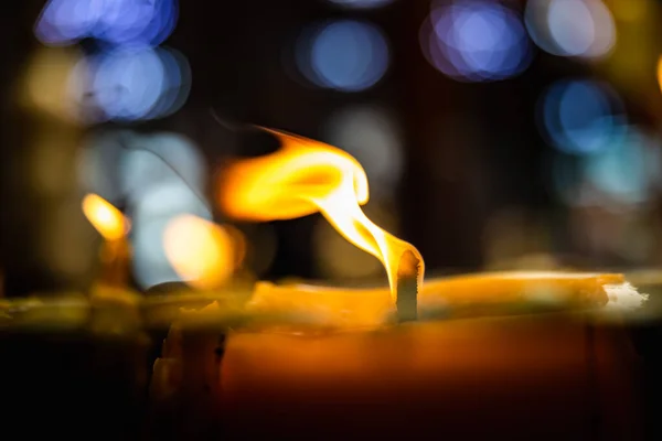 Chiudere Lume Candela Fuoco Morbido Sfondo Bokeh — Foto Stock