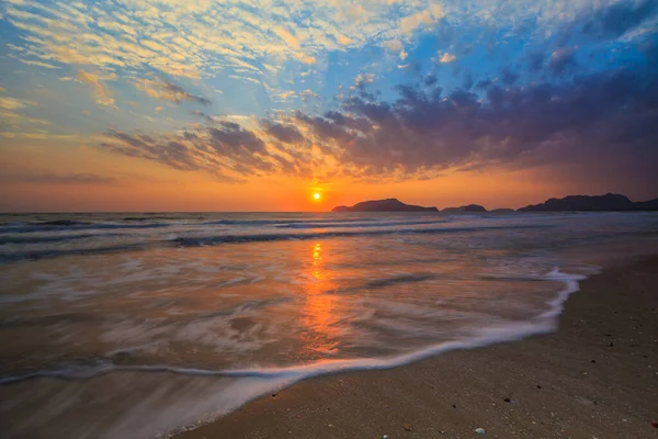 Kép Táj Napkelte Reggel Felhők Tenger Gyönyörű Ünnep — Stock Fotó