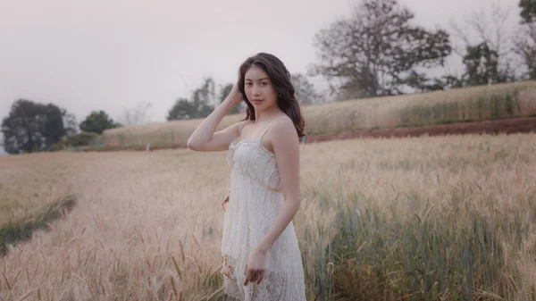 Luz Natural Retrato Bonito Asiático Mulheres Menina Enquanto Vestido Noiva — Fotografia de Stock