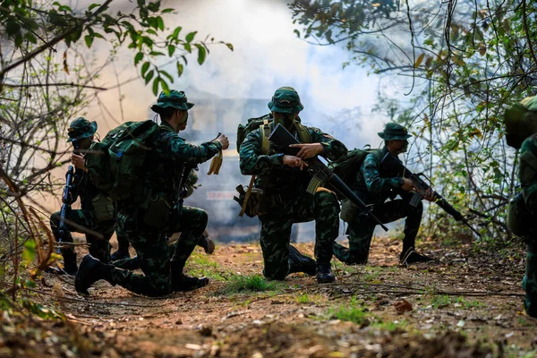 Phetchaboon Tailândia Março 2018 Soldados Tailandeses Segurando Arma Pleno Uniforme — Fotografia de Stock