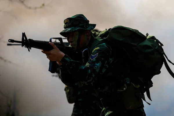 Phetchaboon Thailand März 2018 Thailändische Soldaten Mit Gewehr Voller Uniform — Stockfoto