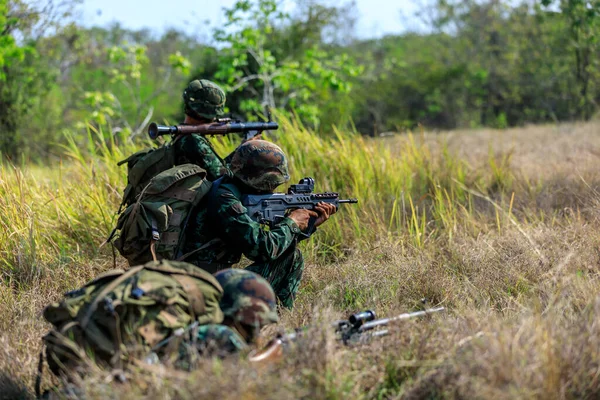Phetchaboon Tajlandia 2018 Tajscy Żołnierze Trzymający Broń Pełnym Mundurze Wykonujący — Zdjęcie stockowe