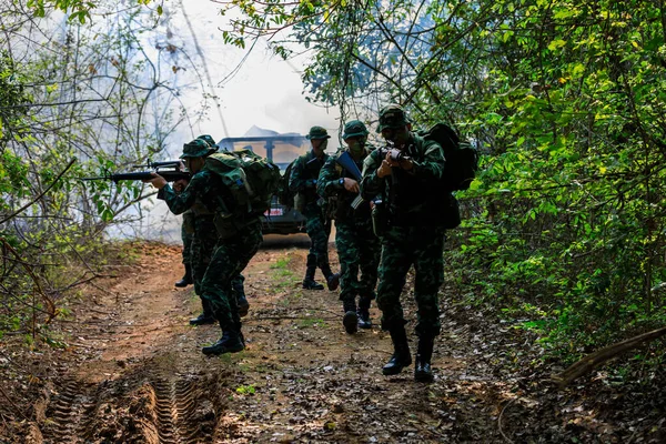 2017 Phetchaboon Thailand March 2018 Thai Soldiers Holding Gun Full — 스톡 사진