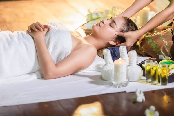 Incrível Tailândia Tailandês Ervas Spa Óleo Massagem Relaxamento Hidratante Pele — Fotografia de Stock