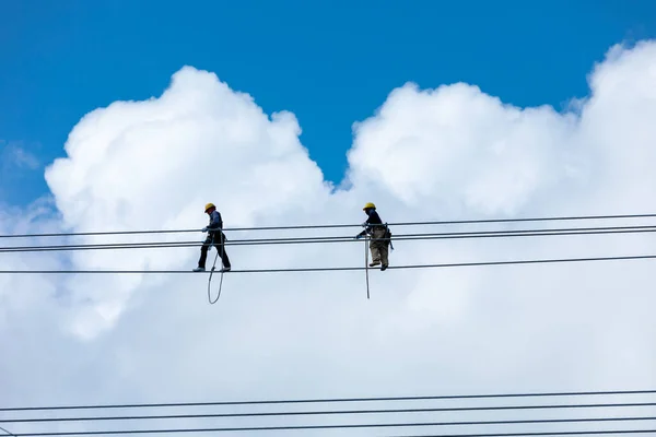 Instalación Del Personal Modificación Del Sistema Cable Eléctrico Alta Tensión —  Fotos de Stock