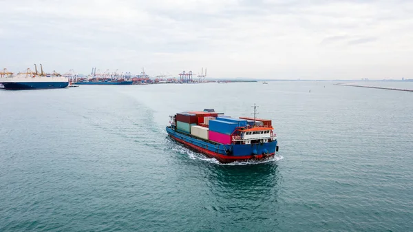 Pequeno Navio Contêiner Navegando Mar Porto Transporte Fotografia Fundo Vista — Fotografia de Stock
