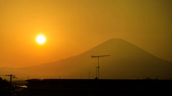 Tramonto Silhouette Fuji Sfondo Bianco Equilibrio Effetto Chip — Foto Stock