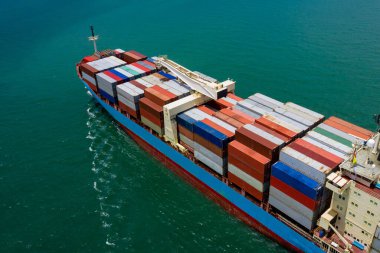 Tayland 'daki deniz korkusunu insansız hava aracından uluslararası deniz ürünleri ithal edip ithal eden kargo konteynırı iş hizmetleri endüstrisi