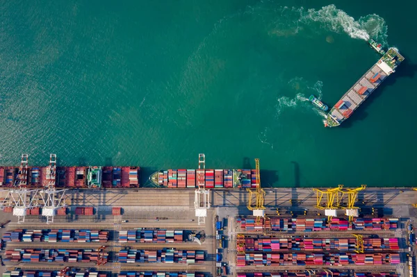 Aereo Vista Dall Alto Rimorchiatore Spingendo Nave Container Banchina Carico — Foto Stock
