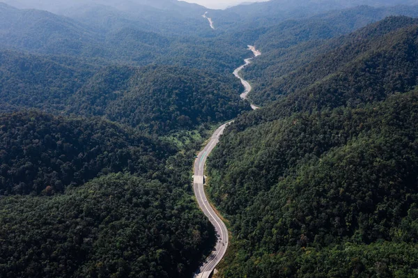 Lange Weg Gebogen Vallei Verbinden Platteland Het Regenwoud Groene Heuvel — Stockfoto