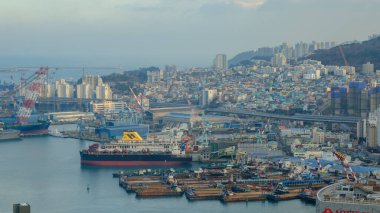 Busan Kore Aralık 2019 şehir manzarası ve Busan Kulesi manzaralı liman meleği manzarası ve tarihi Güney Kore