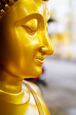Altın Buddha baş görüntüsü spor odağı bulanıklığına yakın