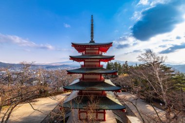 pagoda kırmızı kulesi Fujiyoshida yamanashi japan akşam günü