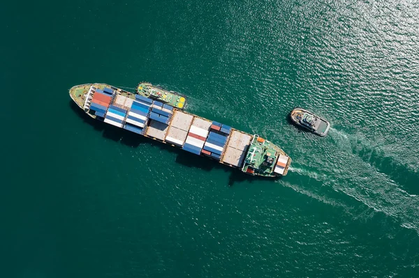 Aerial Top View Container Ship Tugboat Dragging Floating Green Sea — Fotografia de Stock
