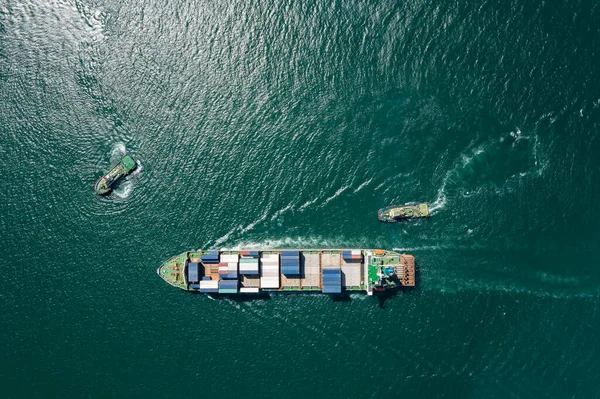 Aerial Top View Container Ship Tugboat Dragging Floating Green Sea — Fotografia de Stock