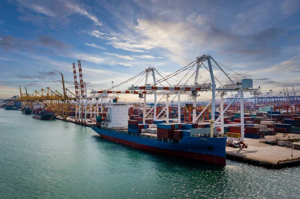 Recipientes Navio Portos Transporte Carga Logística Carga Descarregamento Por Guindaste — Fotografia de Stock
