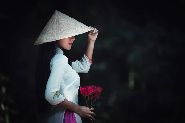 Young Asian Women Girl White Vietnamese Dress Hat Flowers Rose — Stok Foto