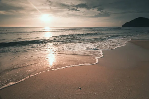 Long Exposure Shot Soft Wave Sea Sandy Beach Morning Sunlight — Stock Fotó