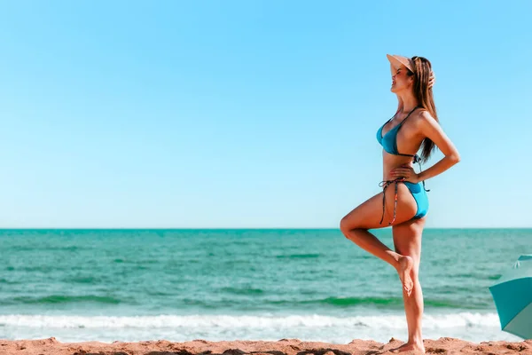 Beautifull Asian Girl Wearing Bikini Standing Poses Sand Beach Tropical — Photo