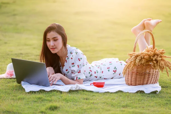 Portrait Beautifull Young Asian Woman Freelance Works Laptop Outdoor Workspace — стоковое фото