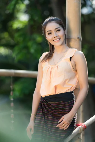 Retrato Tailandês Modelos Desgaste Tailandês Vestido Marrom Tradicional Para Foco — Fotografia de Stock