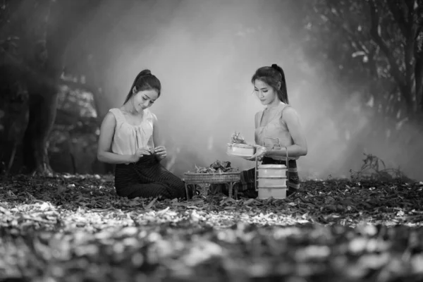 Two Thai Girls Picnic Park Black White Photo Soft Focus — Fotografia de Stock