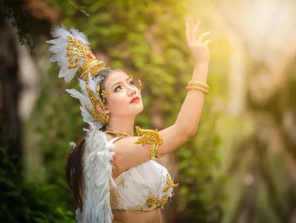 Liv Porträtt Ung Flicka Kinnaree Klänning Den Nationella Skogen Thailand — Stockfoto