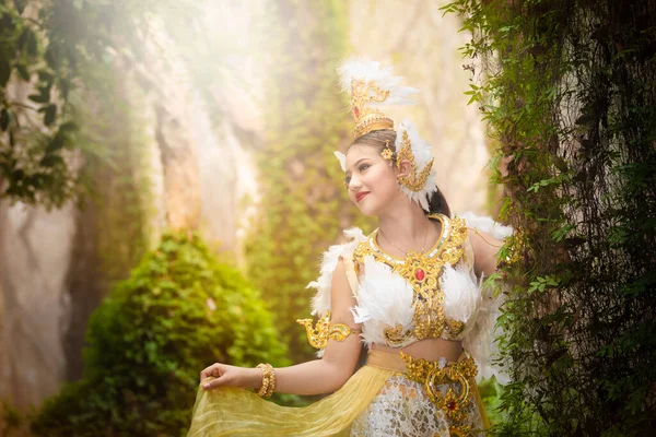 Retrato Vida Jovem Menina Kinnaree Vestido Floresta Nacional Tailândia — Fotografia de Stock