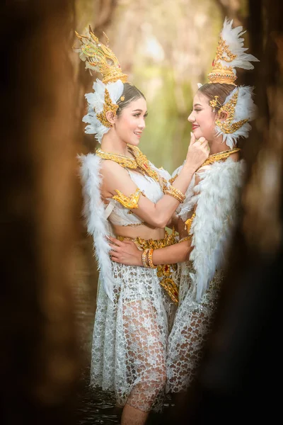 Lebensporträt Junges Mädchen Kinnaree Kleid Nationalwald Thailand — Stockfoto