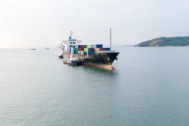 kargo konteynırları ticari hizmet taşımacılığı ithalat uluslararası okyanus korkusu asia pasifik ve beyaz arkaplan üzerinde
