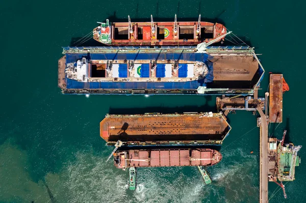 Bovenaanzicht Bovenaanzicht Olieschip Scheepswerf Voor Reparatie Onderhoud Droogdok Zee — Stockfoto