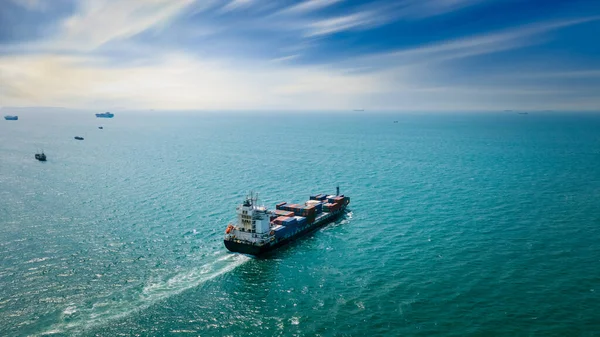 Εμπορευματοκιβώτια Πλοίο Στην Εξαγωγή Εμπορευμάτων Logistics Μεταφορές Διεθνείς Και Όλο — Φωτογραφία Αρχείου