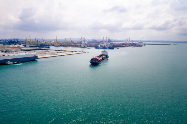 Negócios Indústria Serviços Contêineres Transporte Logística Importação Exportação Internacional Mar — Fotografia de Stock