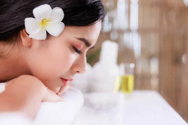 Close Beautiful Young Asian Woman Lying Relaxing Spa Salon Massage — Stok fotoğraf