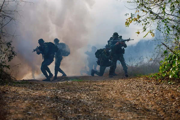 Phetchabun March 2018 Thai Military Special Force Full Action Forest — стоковое фото