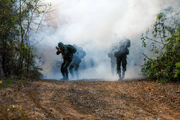 Phetchabun March 2018 Thai Military Special Force Full Action Forest — стоковое фото