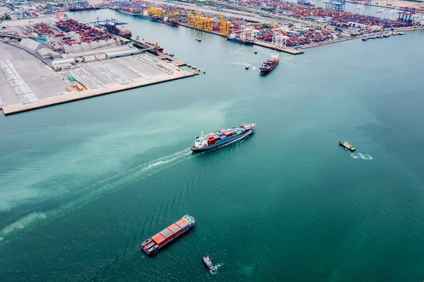 Contêiner Navio Carga Navegando Mar Verde Para Transporte Mercadorias Importação — Fotografia de Stock