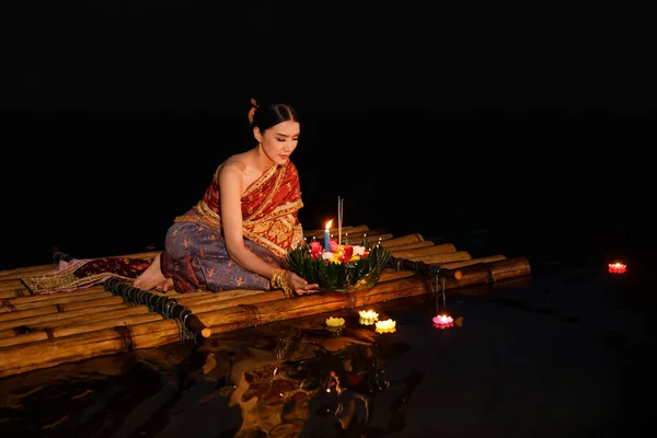 Beautiful Woman Thailand Wearing Thai Traditional Dress Bamboo River Park — Stock Photo, Image