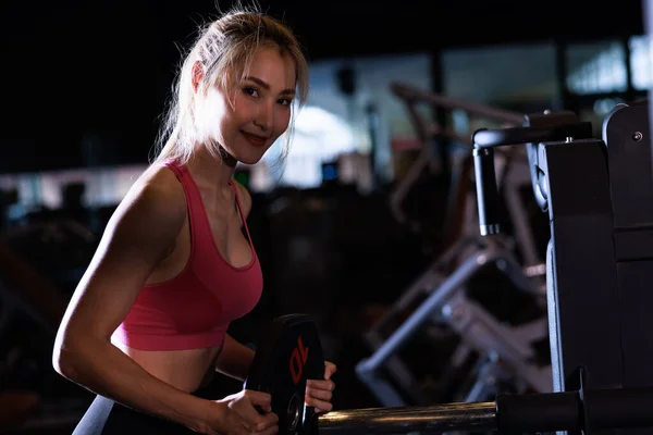 Portrait Muscular Asian Women Working Out Dumbbells Gym — Stock Fotó