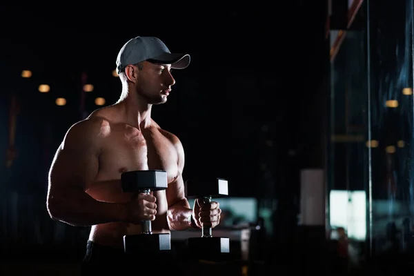 Muscular Man Working Out Dumbbells Gym Dark Tone — Stockfoto