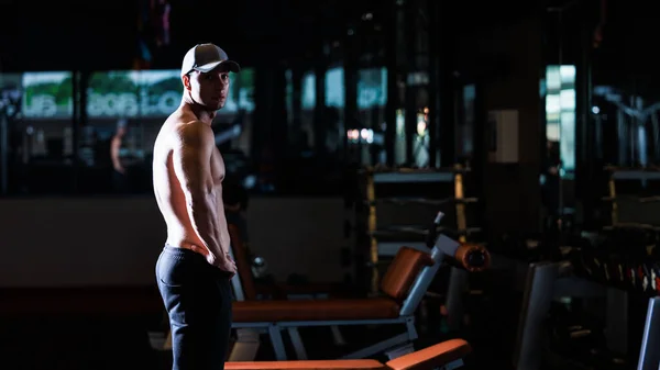 Portrait Foreigner Trainer Man Poses Showing His Muscles Gym — Fotografia de Stock