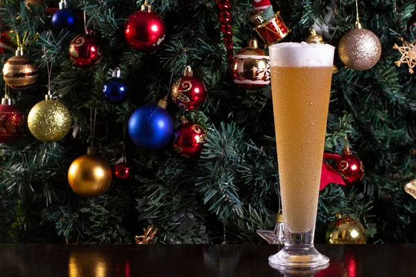 Пейте Козумель Пиво Американского Стакана Рождественском Фоне — стоковое фото