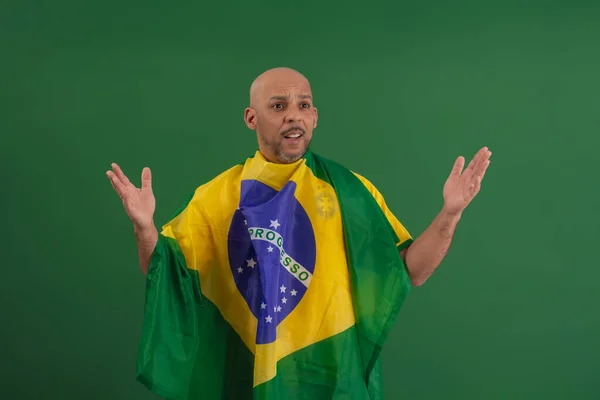 2022 Kupasında Brezilya Futbol Takımını Destekleyen Afro Brezilyalı Bir Adam — Stok fotoğraf