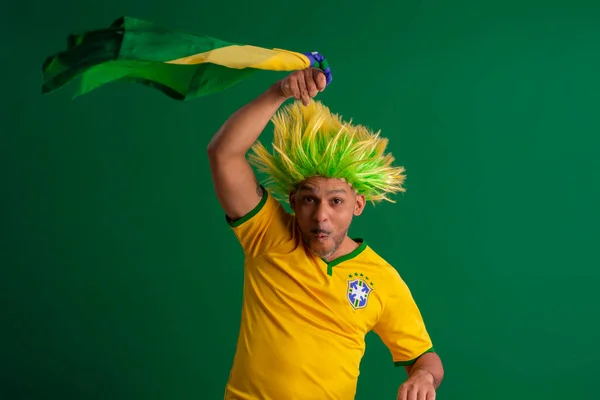 Афро Бразилец Болельщик Бразильской Футбольной Команды Кубке 2022 Года Флагом — стоковое фото