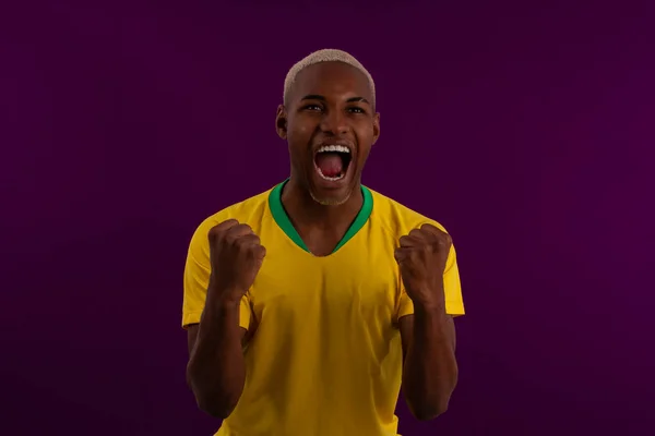 Homem Brasileiro Pele Preta Com Camisa Time Futebol Brasileiro Foto — Fotografia de Stock