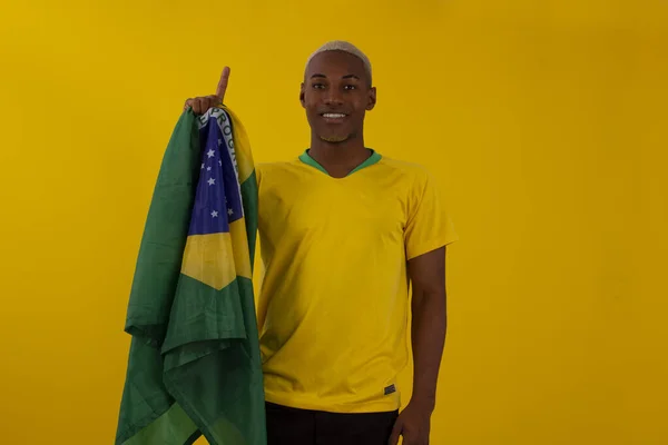 Hombre Piel Negra Sosteniendo Bandera Brasil Vistiendo Camisa Del Equipo —  Fotos de Stock