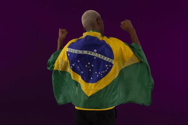 Homem Pele Preta Segurando Bandeira Brasil Vestindo Camisa Time Futebol — Fotografia de Stock