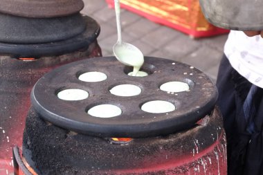 2022 Bali Sanat Festivali 'nde pirinç unundan yapılmış otantik Bali mutfağı.