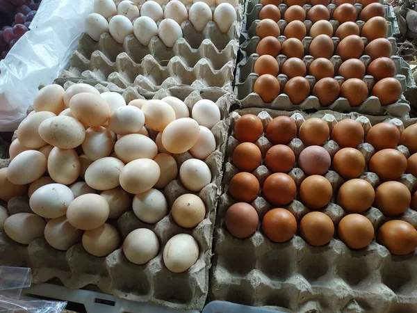 Huevos Gallina Roja Fresca Huevos Pato Están Disponibles Los Mercados — Foto de Stock