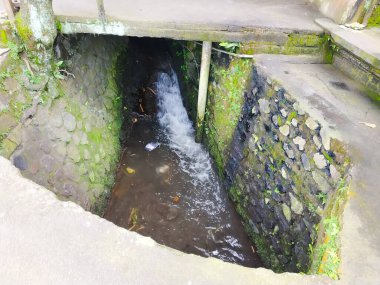 Temiz su olukları, kokmadan pürüzsüz ve temiz akar.